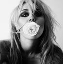 Bass Persuades on Miley artistin vinyyli LP-levy.