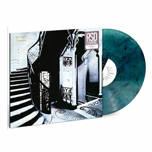 She Hangs Brightly on Mazzy Star bändin vinyyli LP-levy.