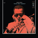 Round About Midnight on Miles Davis artistin vinyyli LP-levy.