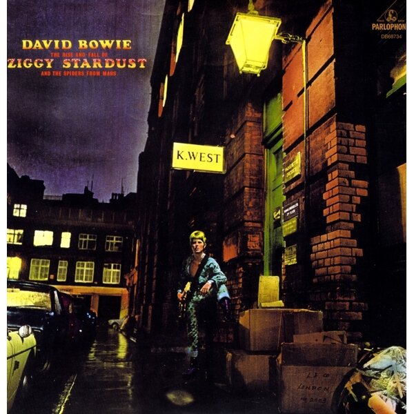 The Rise And Fall Of Ziggy Stardust And The Spiders From Mars on David Bowie artistin vinyyli LP-levy.
